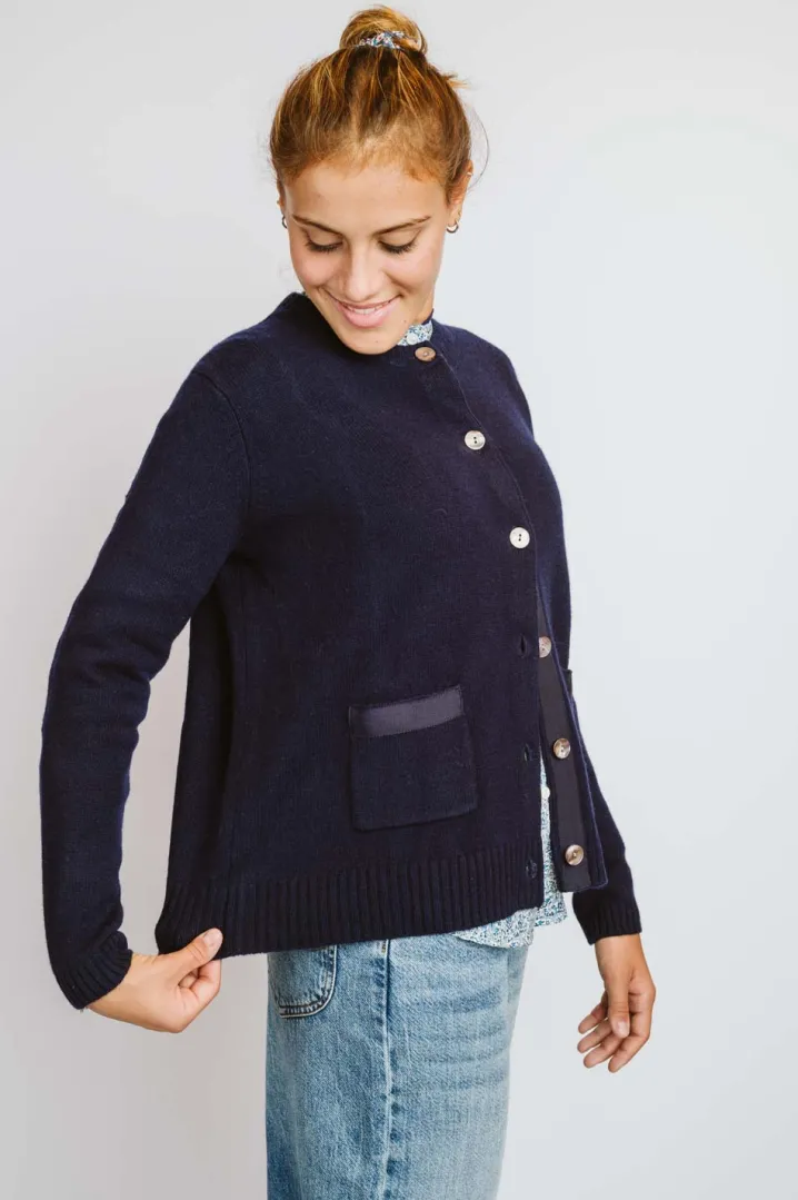CARDIGAN "ALE" GIROCOLLO TASCHINE APPLICATE