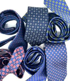 CRAVATTA BLU SETA FOULARD DISEGNO FLOREALE BIANCO
