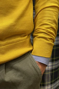 MAGLIONE A V MERINOS EXTRAFINE GIALLO