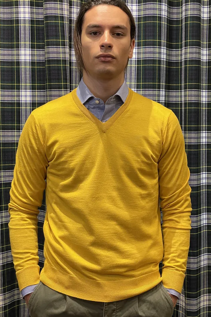 MAGLIONE A V MERINOS EXTRAFINE GIALLO