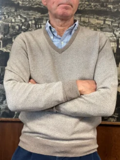 MAGLIONE SCOLLO V "SPIGATO" 100% PURO CASHMERE