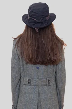 OXFORD BLU ENGLAND CAPPELLO CERATO IMPERMEABILE CON FIOCCO TARTAN BLU