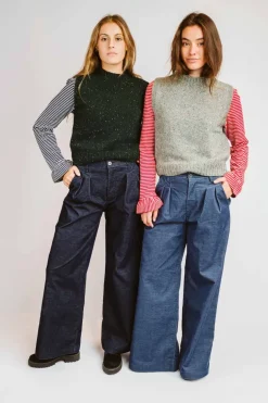 PANTALONE "BEATRICE" CON PINCES VELLUTO COSTE DENIM CHIARO